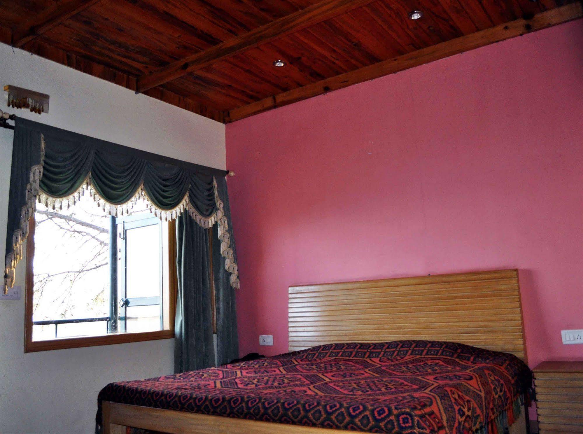 Winnies Holiday Inn Kasauli Exterior photo