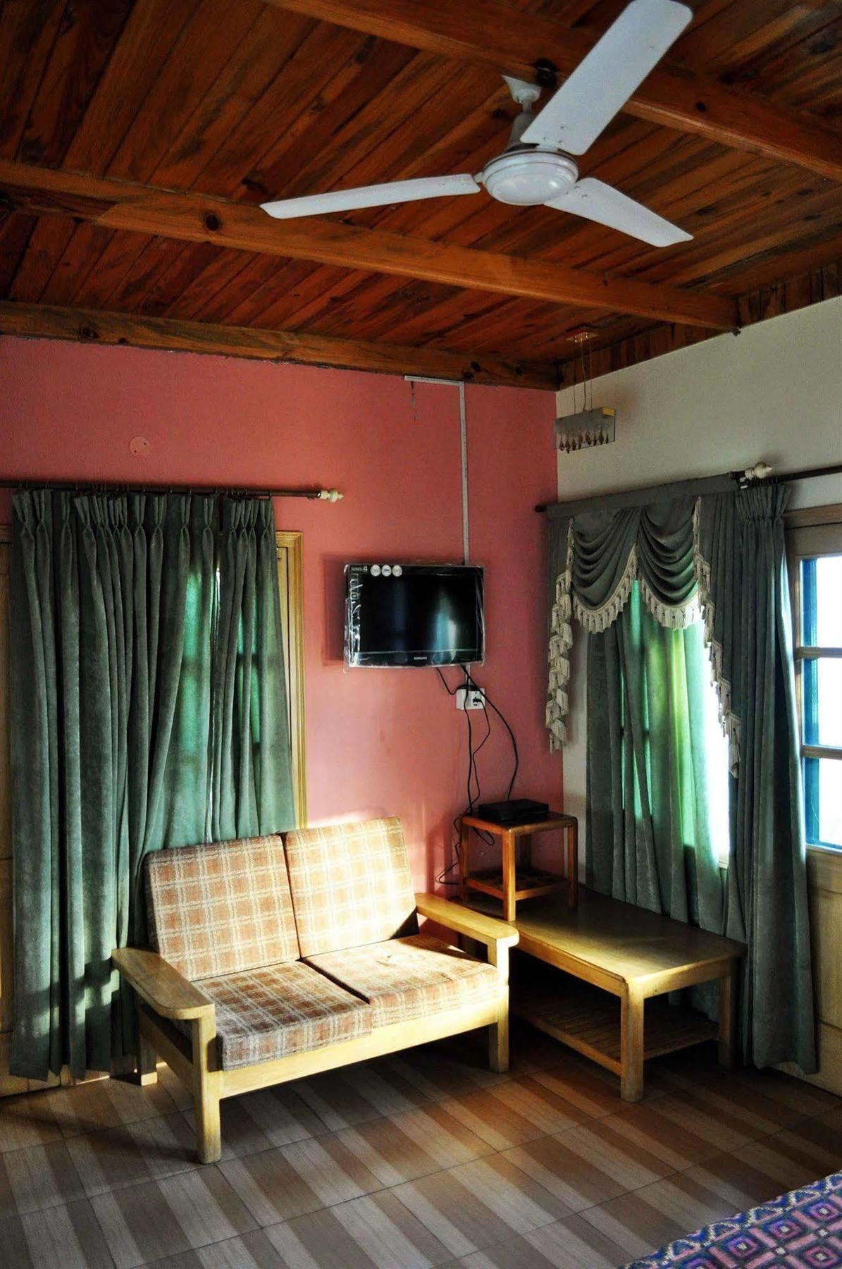 Winnies Holiday Inn Kasauli Exterior photo